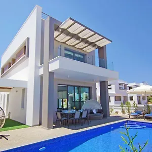 https://villa-taya.protaras-cy-hotels.com